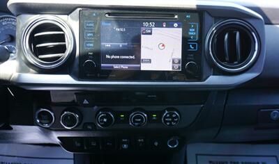 2018 Toyota Tacoma SR V6   - Photo 18 - Bakersfield, CA 93305