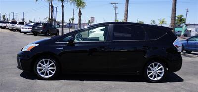 2013 Toyota Prius v   - Photo 4 - Bakersfield, CA 93305