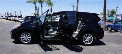 2013 Toyota Prius v   - Photo 5 - Bakersfield, CA 93305