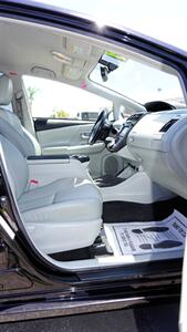 2013 Toyota Prius v   - Photo 15 - Bakersfield, CA 93305