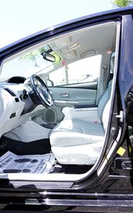 2013 Toyota Prius v   - Photo 6 - Bakersfield, CA 93305
