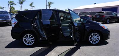 2013 Toyota Prius v   - Photo 14 - Bakersfield, CA 93305