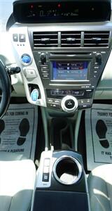 2013 Toyota Prius v   - Photo 19 - Bakersfield, CA 93305