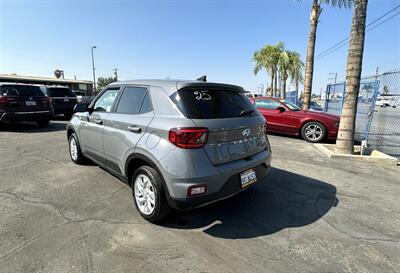 2021 Hyundai VENUE SE - Photo 8 - Bakersfield, CA 93301