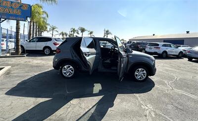 2021 Hyundai VENUE SE - Photo 14 - Bakersfield, CA 93301