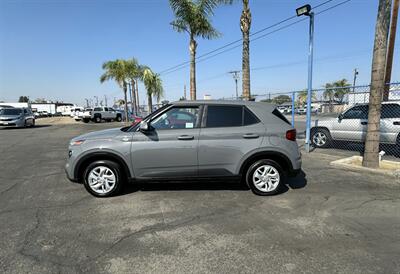 2021 Hyundai VENUE SE - Photo 4 - Bakersfield, CA 93301