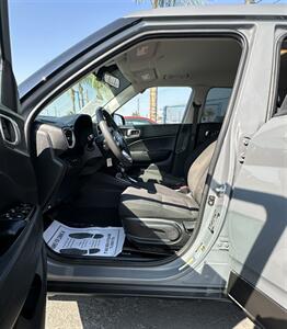 2021 Hyundai VENUE SE - Photo 6 - Bakersfield, CA 93301
