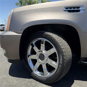 2012 Cadillac Escalade Luxury - Photo 29 - Bakersfield, CA 93301