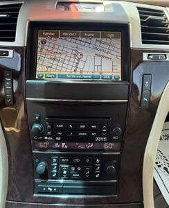 2012 Cadillac Escalade Luxury - Photo 27 - Bakersfield, CA 93301