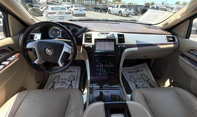 2012 Cadillac Escalade Luxury - Photo 23 - Bakersfield, CA 93301
