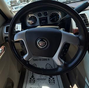 2012 Cadillac Escalade Luxury - Photo 25 - Bakersfield, CA 93301