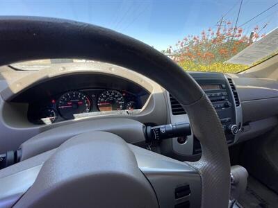 2012 Nissan Frontier SV V6   - Photo 10 - Bakersfield, CA 93305