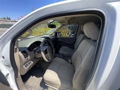 2012 Nissan Frontier SV V6   - Photo 13 - Bakersfield, CA 93305