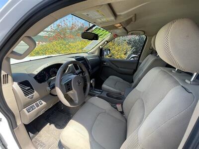 2012 Nissan Frontier SV V6   - Photo 12 - Bakersfield, CA 93305