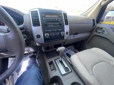 2012 Nissan Frontier SV V6   - Photo 19 - Bakersfield, CA 93305