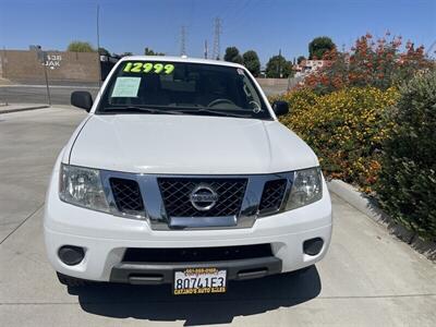 2012 Nissan Frontier SV V6   - Photo 2 - Bakersfield, CA 93305