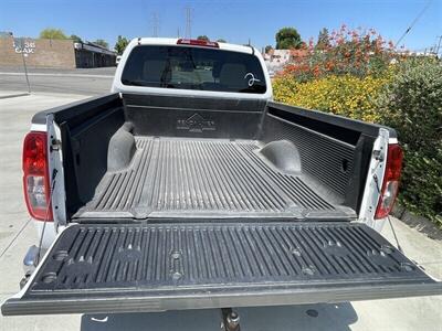 2012 Nissan Frontier SV V6   - Photo 6 - Bakersfield, CA 93305
