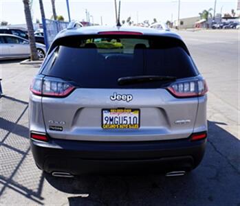 2019 Jeep Cherokee Latitude 4WD   - Photo 4 - Bakersfield, CA 93305