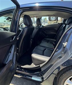2017 Mazda Mazda3 Touring 2.5   - Photo 7 - Bakersfield, CA 93301