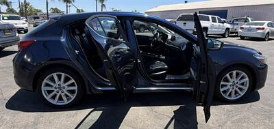 2017 Mazda Mazda3 Touring 2.5   - Photo 15 - Bakersfield, CA 93301