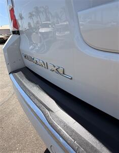 2018 GMC Yukon XL Denali - Photo 14 - Bakersfield, CA 93301