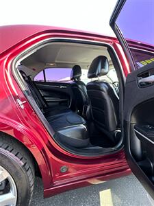 2018 Chrysler 300 Series Limited   - Photo 17 - Bakersfield, CA 93305