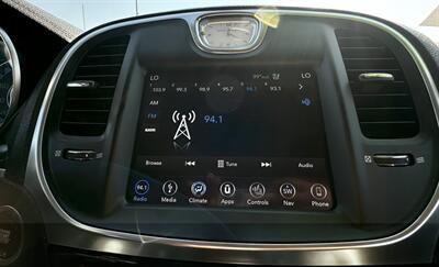 2018 Chrysler 300 Series Limited   - Photo 25 - Bakersfield, CA 93305