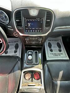 2018 Chrysler 300 Series Limited   - Photo 23 - Bakersfield, CA 93305