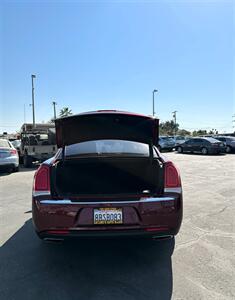 2018 Chrysler 300 Series Limited   - Photo 10 - Bakersfield, CA 93305