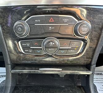 2018 Chrysler 300 Series Limited   - Photo 26 - Bakersfield, CA 93305