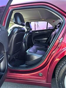2018 Chrysler 300 Series Limited   - Photo 7 - Bakersfield, CA 93305