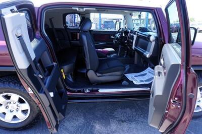 2007 Toyota FJ Cruiser 4WD AT   - Photo 7 - Bakersfield, CA 93305