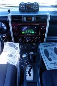 2007 Toyota FJ Cruiser 4WD AT   - Photo 10 - Bakersfield, CA 93305