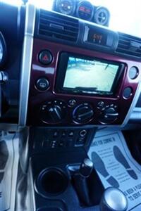 2007 Toyota FJ Cruiser 4WD AT   - Photo 12 - Bakersfield, CA 93305