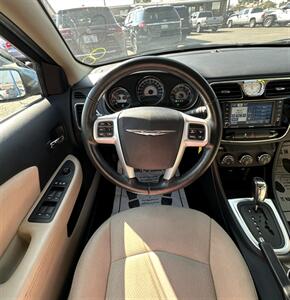 2011 Chrysler 200 Touring   - Photo 20 - Bakersfield, CA 93301