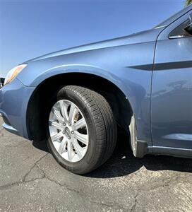 2011 Chrysler 200 Touring   - Photo 24 - Bakersfield, CA 93301