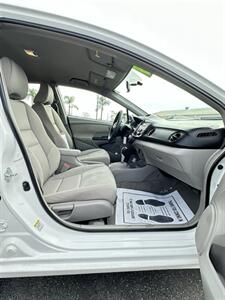 2011 Honda Insight EX   - Photo 13 - Bakersfield, CA 93305