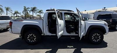 2018 Toyota Tacoma SR V6 - Photo 13 - Bakersfield, CA 93301