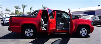 2007 Chevrolet Avalanche LS 1500   - Photo 14 - Bakersfield, CA 93305