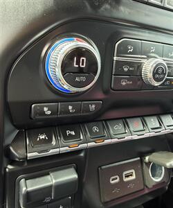 2020 GMC Sierra 1500 SLT   - Photo 33 - Bakersfield, CA 93305
