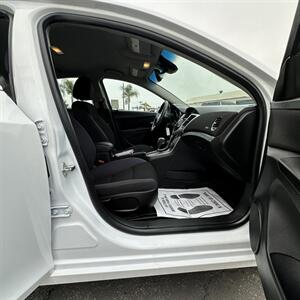 2015 Chevrolet Cruze 1LT Auto   - Photo 15 - Bakersfield, CA 93305