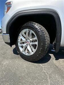 2019 GMC Sierra 1500 SLT   - Photo 24 - Bakersfield, CA 93301