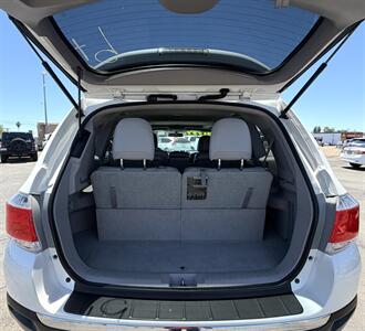 2011 Toyota Highlander Limited - Photo 12 - Bakersfield, CA 93305