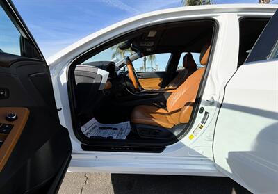 2021 Toyota Avalon Hybrid Limited - Photo 6 - Bakersfield, CA 93301