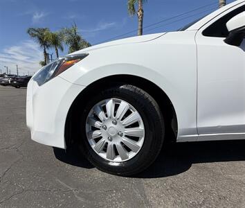 2019 Toyota Yaris   - Photo 24 - Bakersfield, CA 93301