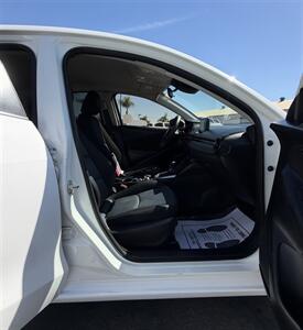 2019 Toyota Yaris   - Photo 16 - Bakersfield, CA 93301