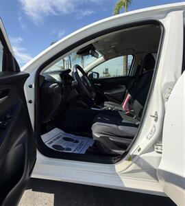 2019 Toyota Yaris   - Photo 6 - Bakersfield, CA 93301