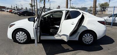 2019 Toyota Yaris   - Photo 5 - Bakersfield, CA 93301