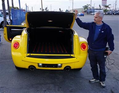 2004 Chevrolet SSR   - Photo 10 - Bakersfield, CA 93305
