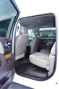2017 GMC Sierra 1500 SLT Crew Cab Short Box 4WD   - Photo 7 - Bakersfield, CA 93305